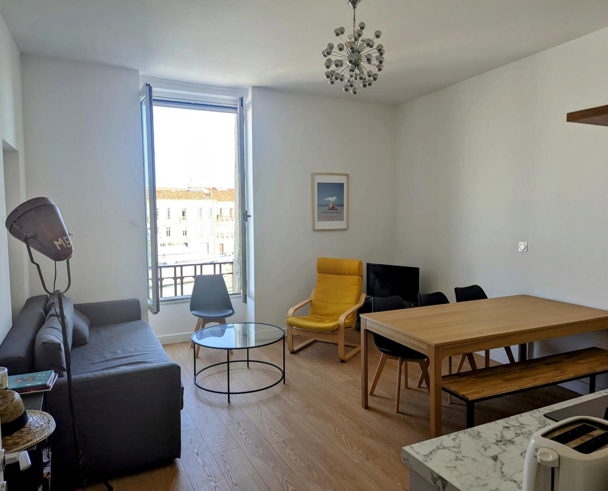 Beau 3 Pieces Climatise Vue Canal Idealement Situe Centre Appartement *