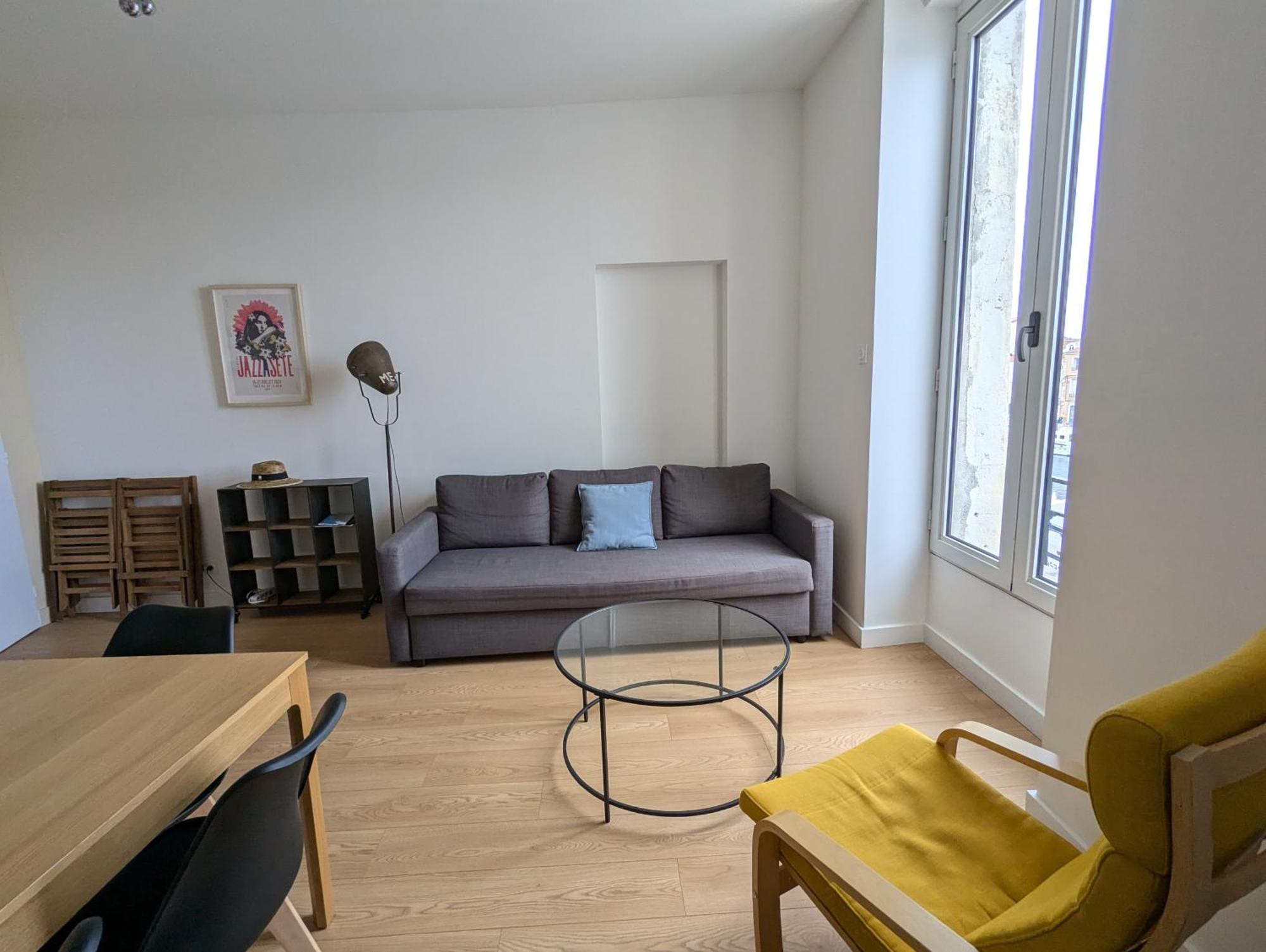 Beau 3 Pieces Climatise Vue Canal Idealement Situe Centre *